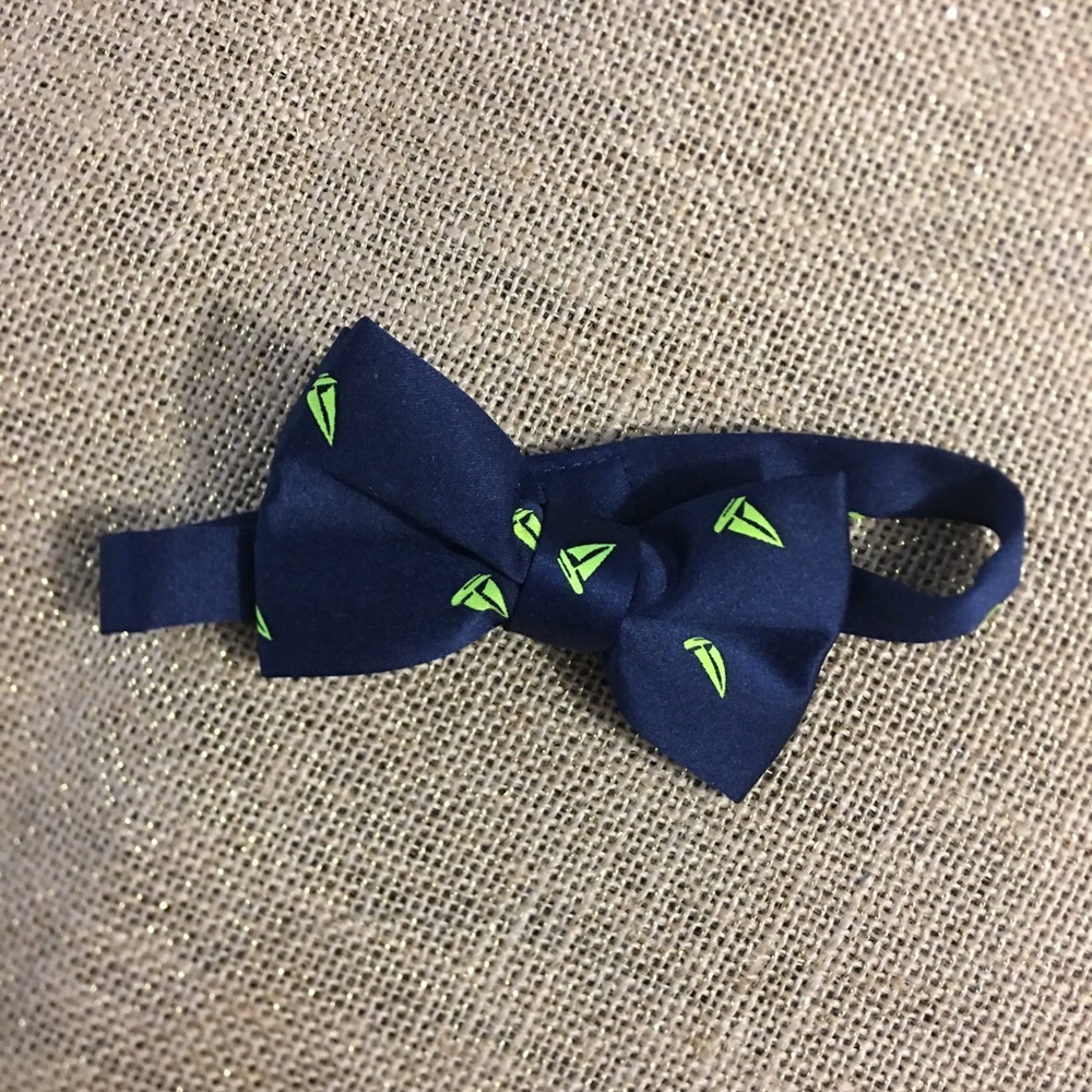 Toddler Nautical bow tie in navy/lime green